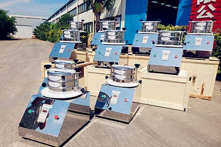 鹽城某機(jī)械有限公司在我公司訂購8臺(tái)標(biāo)準(zhǔn)檢驗(yàn)篩發(fā)貨了